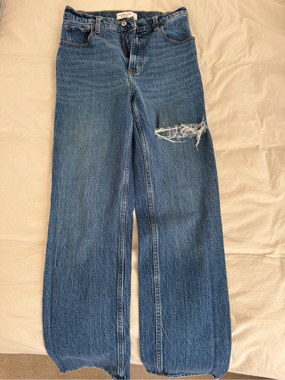 Abercrombie & Fitch 90s Straight Ultra High Rise- size 27/4 long